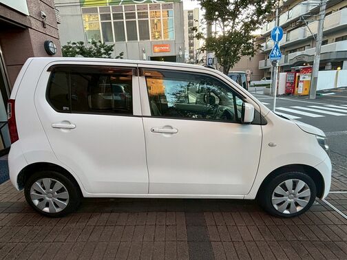 後部座席のドアも大きく乗り降りがしやすいです。